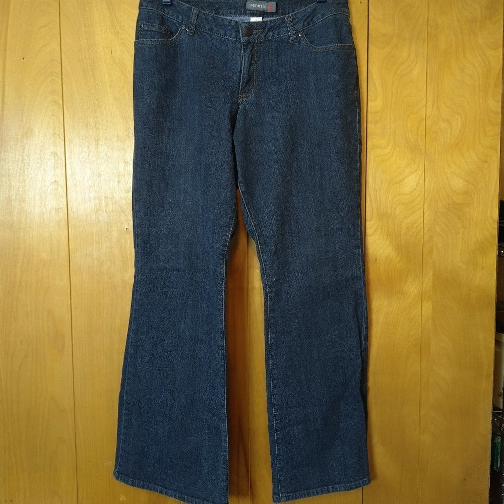 VENEZIA WOMEN'S SIZE 1 AVERAGE STRETCH FLARE BLUE JEANS EMBROIDERED POCKETS